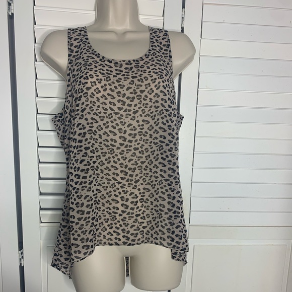 CAbi Style #3612 Flutter Top Leopard Print Size Medium 2Piece Pleats and Ruffle - Picture 3 of 3
